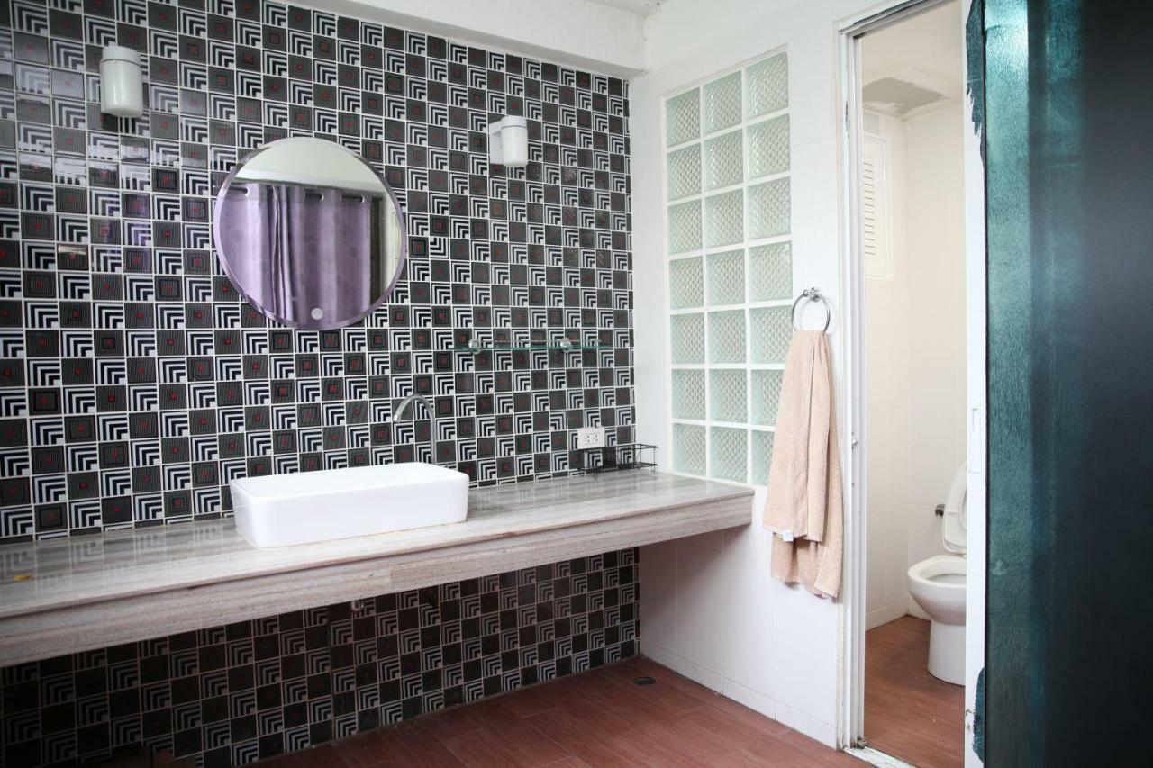 Interpartie Hotel (Adults Only) Bangkok Extérieur photo